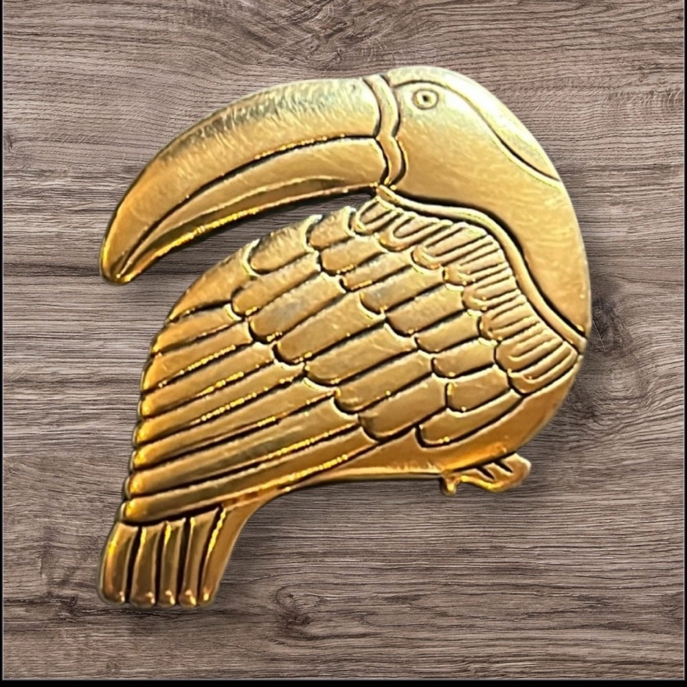 Signed LAUREL BURCH Goldtone Polished TUCAN Shape Pin Brooch